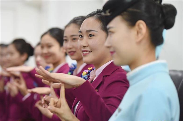 備戰(zhàn)2017春運 空姐手把手教高姐服務(wù)禮儀 網(wǎng)站設(shè)計